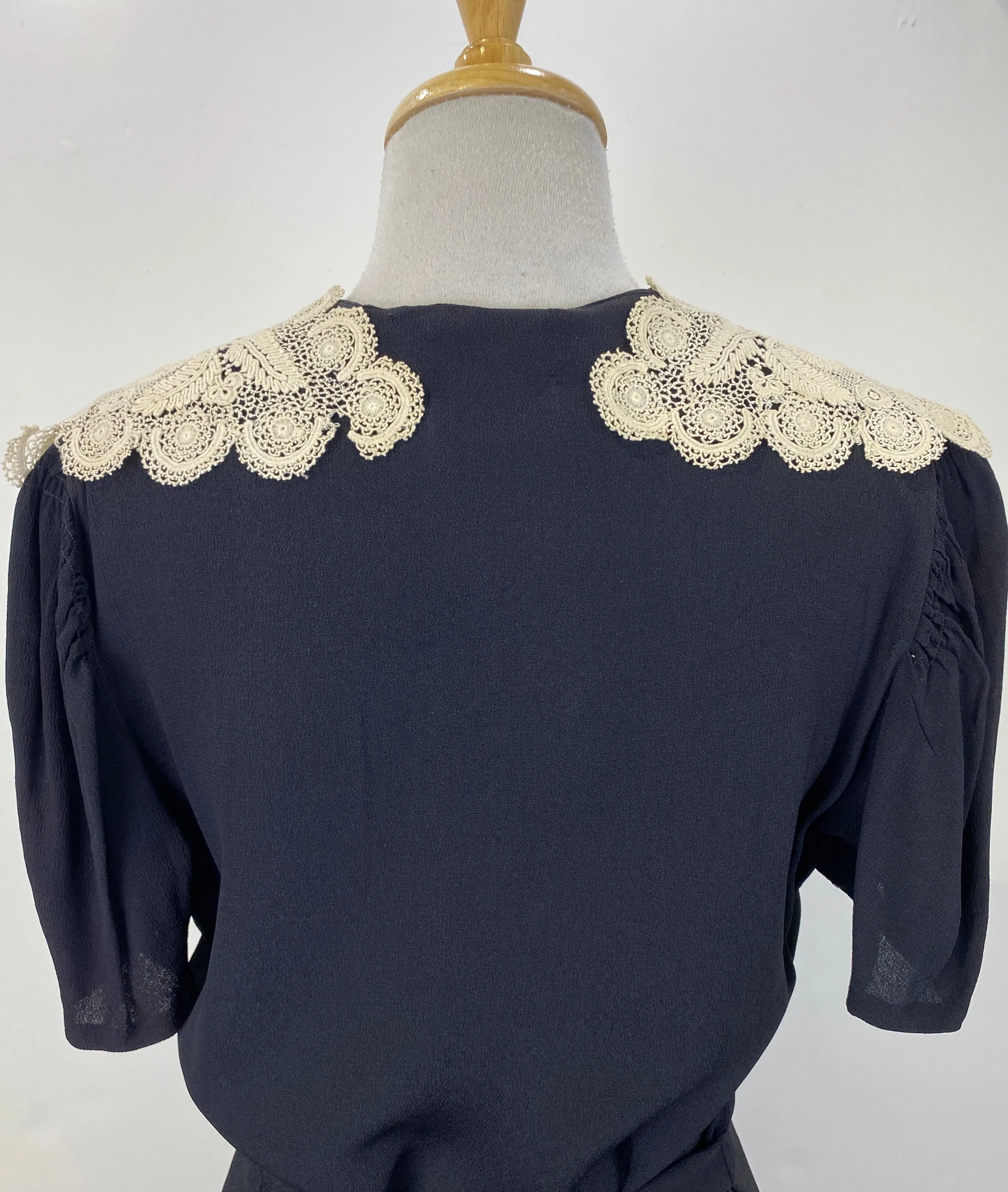 Antique Edwardian Cream Crochet Lace Collar Pieces