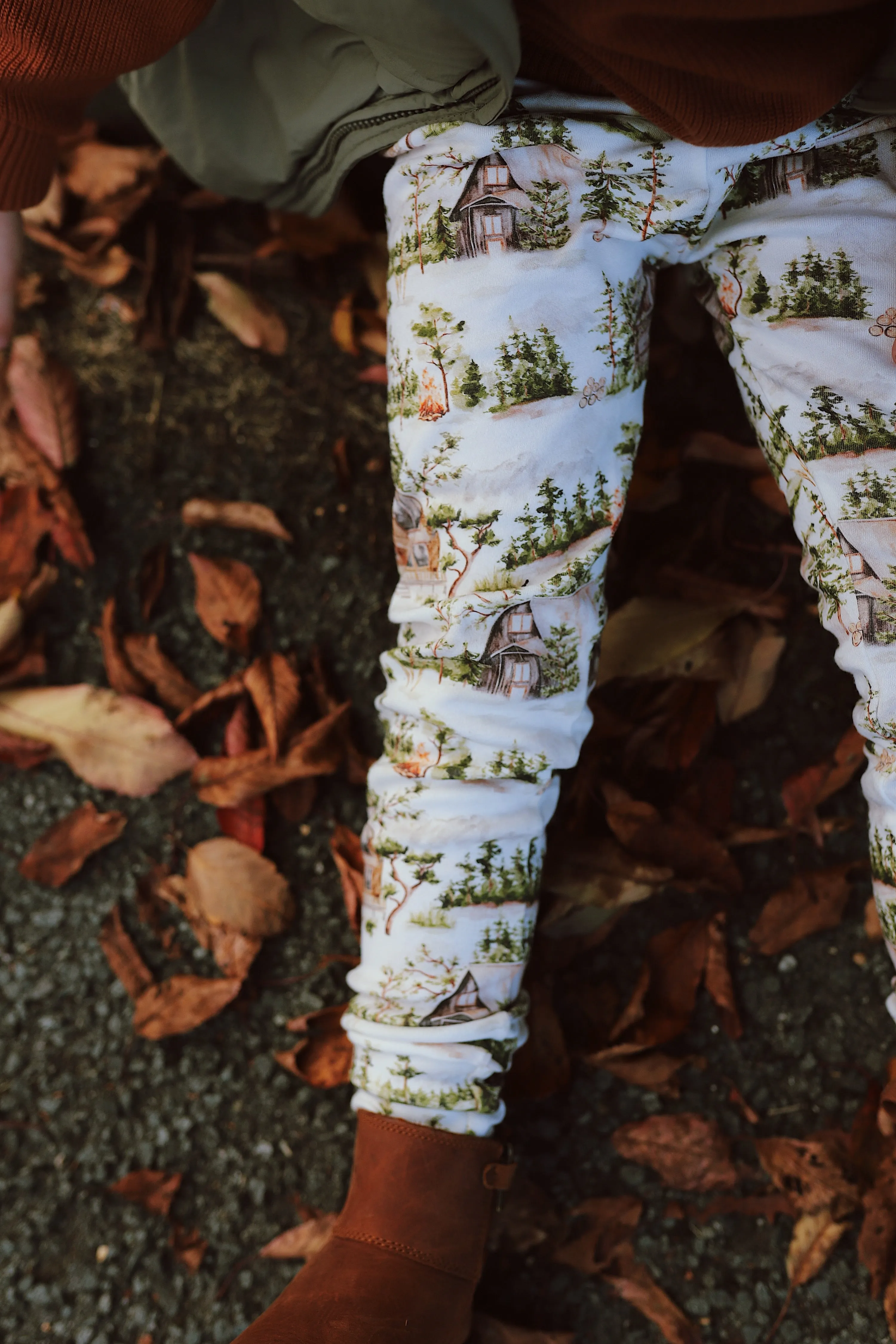 Cabin Campfire Slim Leggings