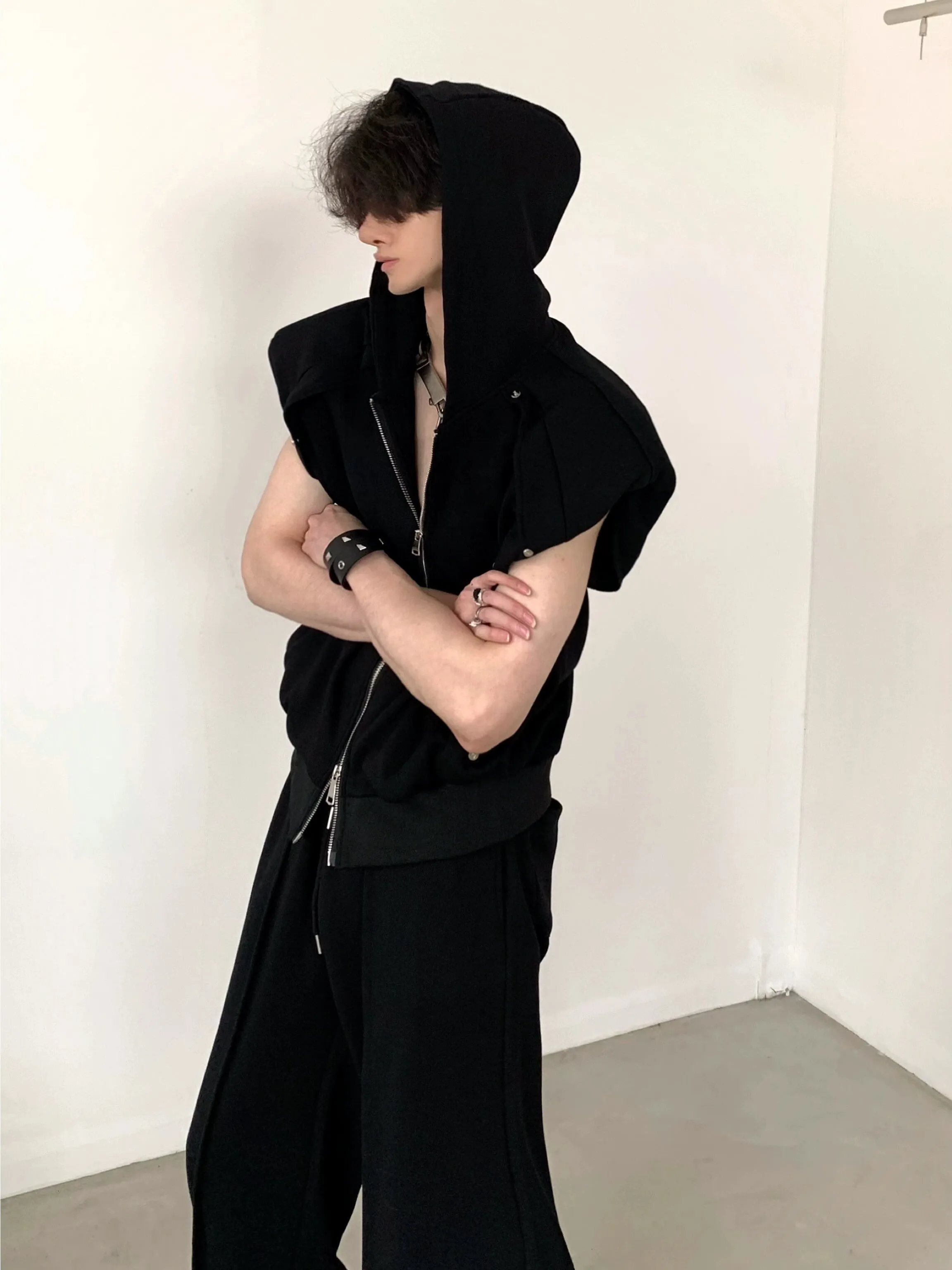 Zipper Shoulder Pad Hooded Sleeveless Vest & Casual Sweatpants Setup WN6001